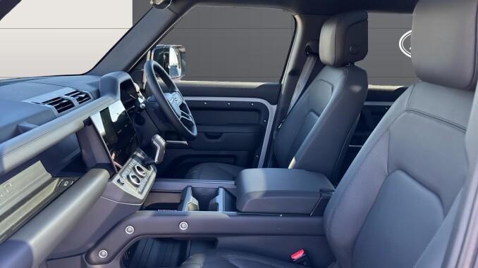 Land Rover Defender 3.0 D250 X-Dynamic HSE 110 5dr Auto Diesel Estate - Image 3